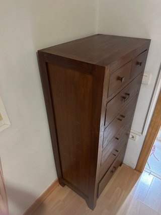 Cómoda de madera con 7 cajones