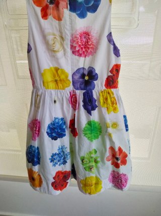 Vestido Monnalisa niña flores blanco corto