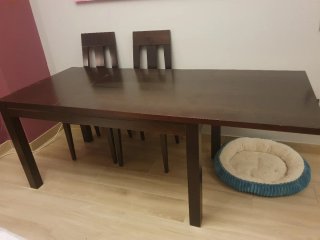 Mesa comedor madera oscura + 4 sillas
