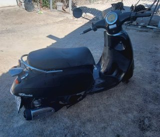 Daelim Besbi 125 Scooter Negra
