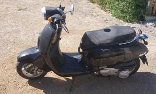 Daelim Besbi 125 Scooter Negra