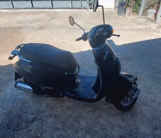 Daelim Besbi 125 Scooter Negra