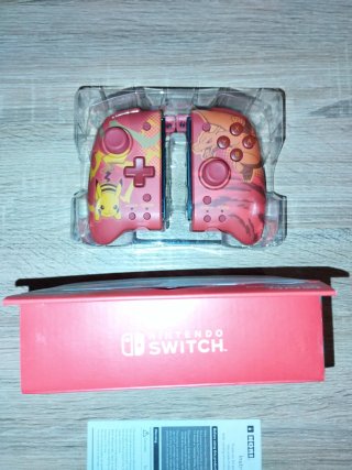 Controller Hori Split Pad Pro Pokémon Charizard Pikachu