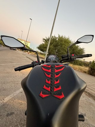 Kawasaki Z650 negro mate LIMITADA