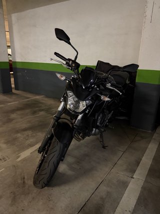 Kawasaki Z650 negro mate LIMITADA