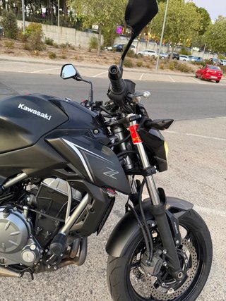 Kawasaki Z650 negro mate LIMITADA
