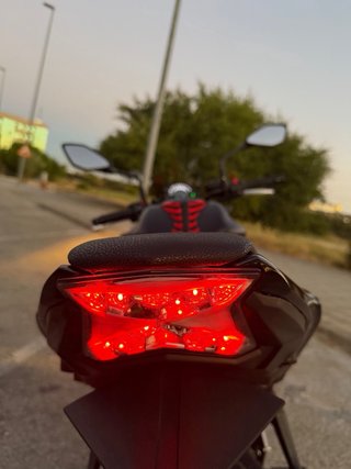 Kawasaki Z650 negro mate LIMITADA
