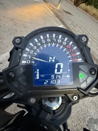 Kawasaki Z650 negro mate LIMITADA
