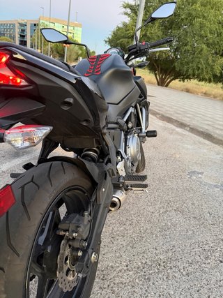 Kawasaki Z650 negro mate LIMITADA