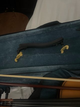 Violín con hombrera y funda