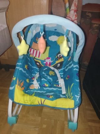 Hamaca para bebé con juguetes