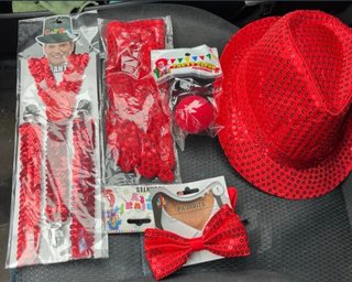 Gorro, tirantes, pajarita y guantes lentejuelas