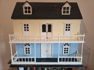 Casa de muñecas con accesorios