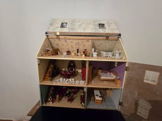 Casa de muñecas con accesorios