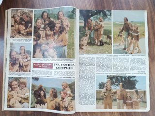Lote de cuatro revistas antiguas variadas.