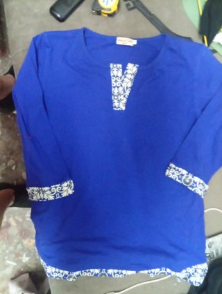 Blusa Azul Eléctrico con Detalles Blancos - Ideias