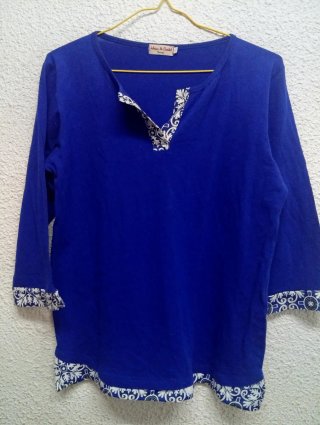 Blusa Azul Eléctrico con Detalles Blancos - Ideias