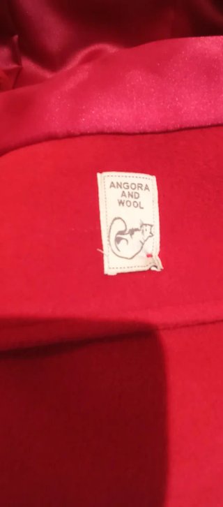 Chaquetó Rojo marca corte ingles.
