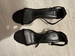 Sandalias Bershka Negras Talla 38, usadas una vez
