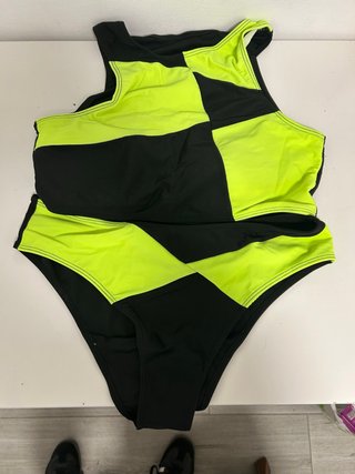 Bikini fluorescente negro y amarillo