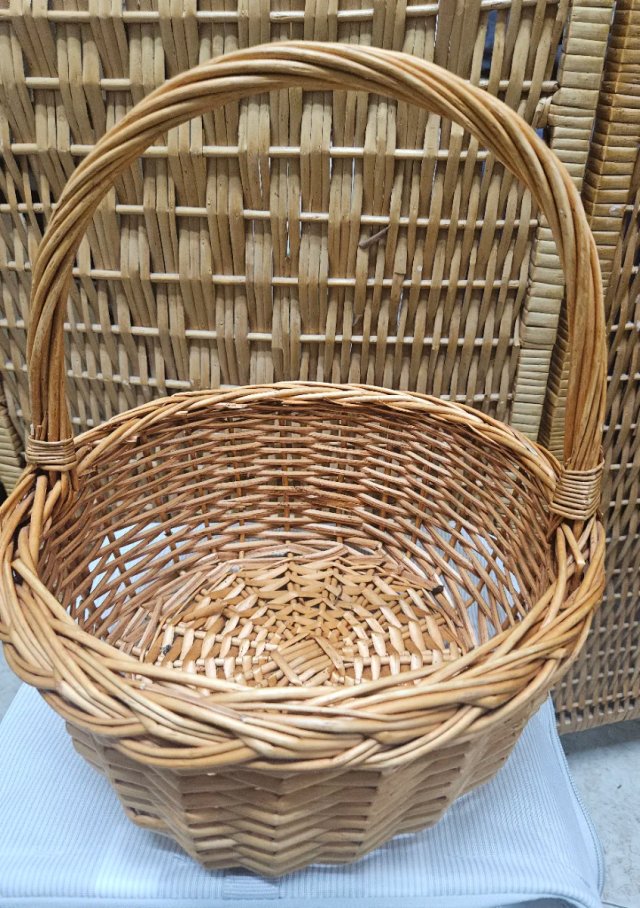 Cesta de mimbre.