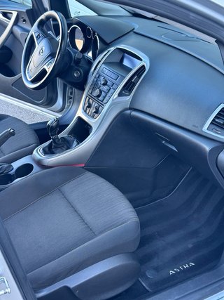 Opel Astra 2012