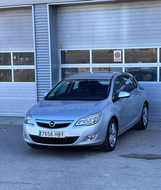 Opel Astra 2012