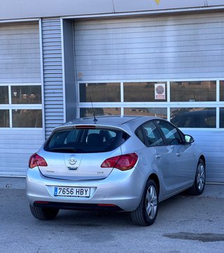 Opel Astra 2012