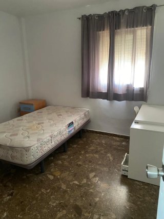 Se alquila piso. Sevilla . Macarena zona hospital