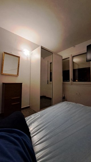 Se alquila habitación en un piso grande