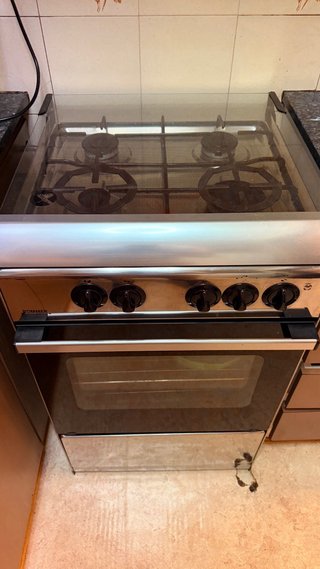 Cocina de gas Rommer 4 fuegos con horno y grill