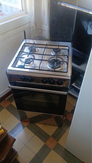 Cocina de gas Rommer 4 fuegos con horno y grill