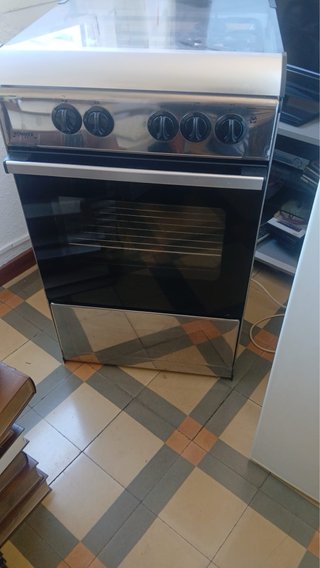 Cocina de gas Rommer 4 fuegos con horno y grill