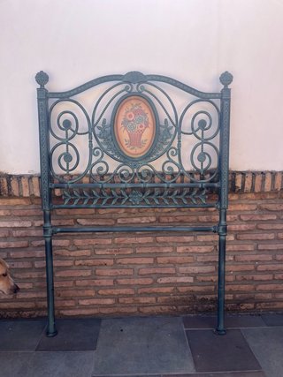 2 Cabeceros de forja con diseño floral