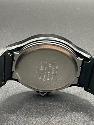 Reloj Casio MQ-24 Blanco y Negro