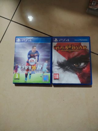 Juegos PS4 FIFA 16 y God of War Remasterizado