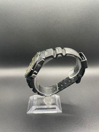 Reloj Casio MQ-551W Negro y Amarillo