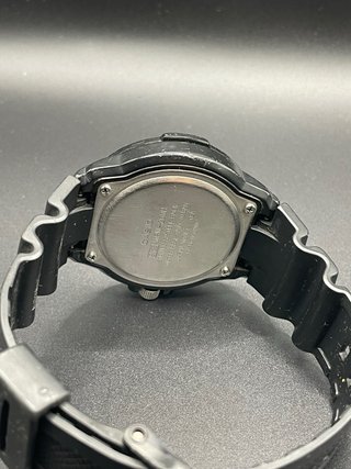 Reloj Casio MQ-551W Negro y Amarillo