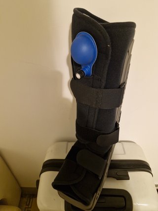 Bota Ortopédica Walker Talle M + Muletas
