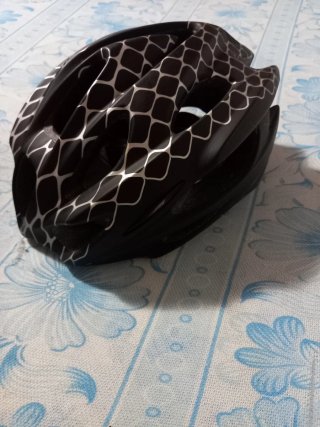 Casco Oxelo Bici/Patin Negro Diseño Escamas