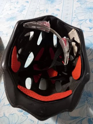 Casco Oxelo Bici/Patin Negro Diseño Escamas