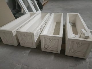 4 Jardineras de piedra con diseño
