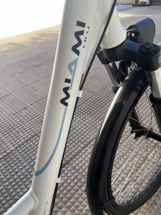 Bicicleta Miami blanca + Casco rojo