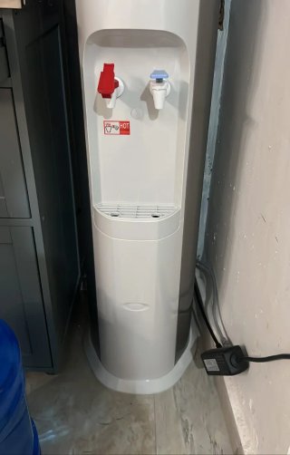Dispensador de agua caliente y fría