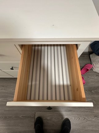 Cómoda blanca de madera