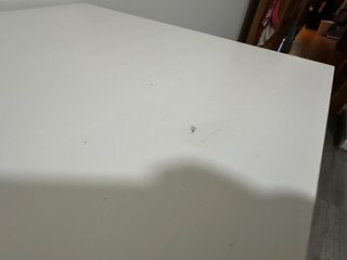 Cómoda blanca de madera