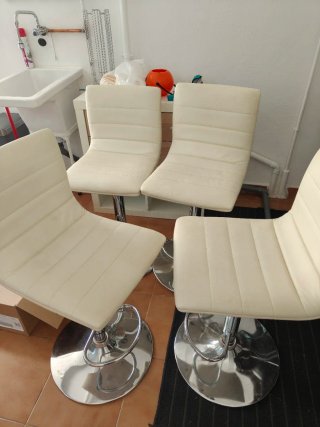 Taburetes de cocina beige y plateados (4 unidades)