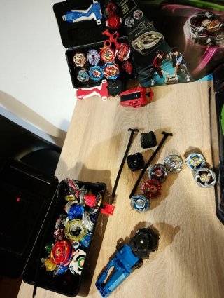 Beyblade X - Lote de Beyblades y Accesorios