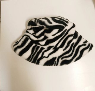 Gorro bucket estampado cebra