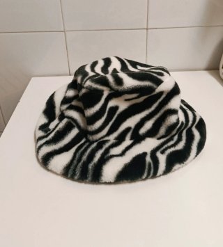 Gorro bucket estampado cebra
